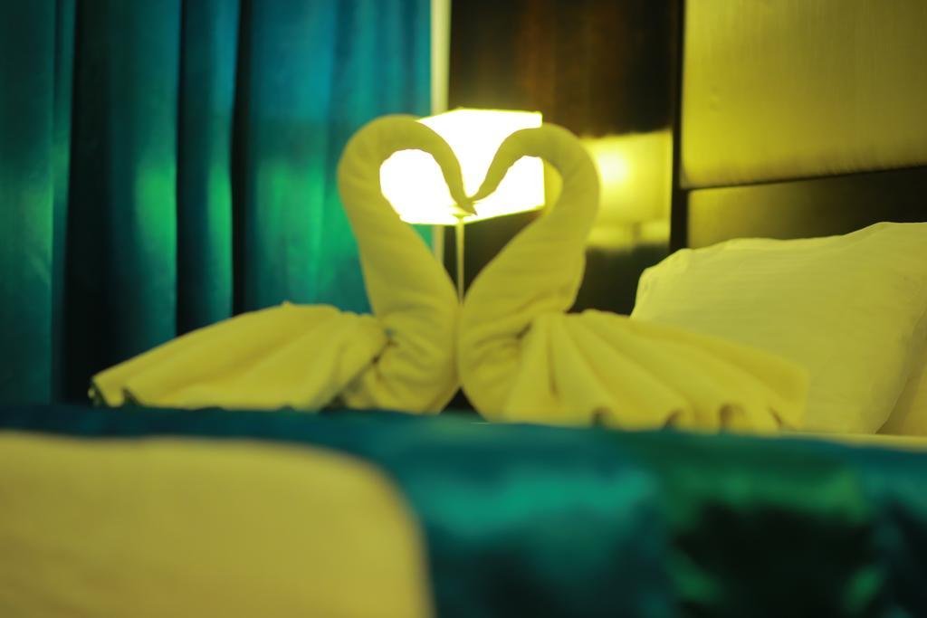 Peacock Beach Hotel Hambantota Esterno foto