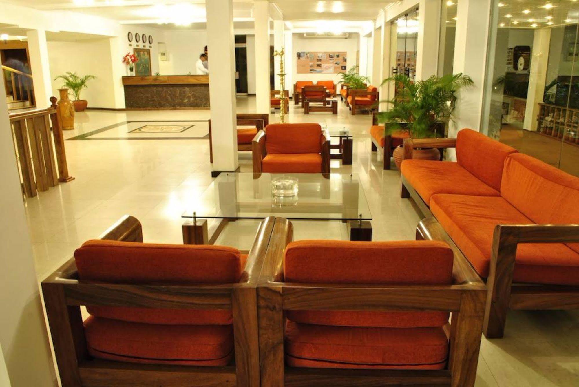 Peacock Beach Hotel Hambantota Esterno foto