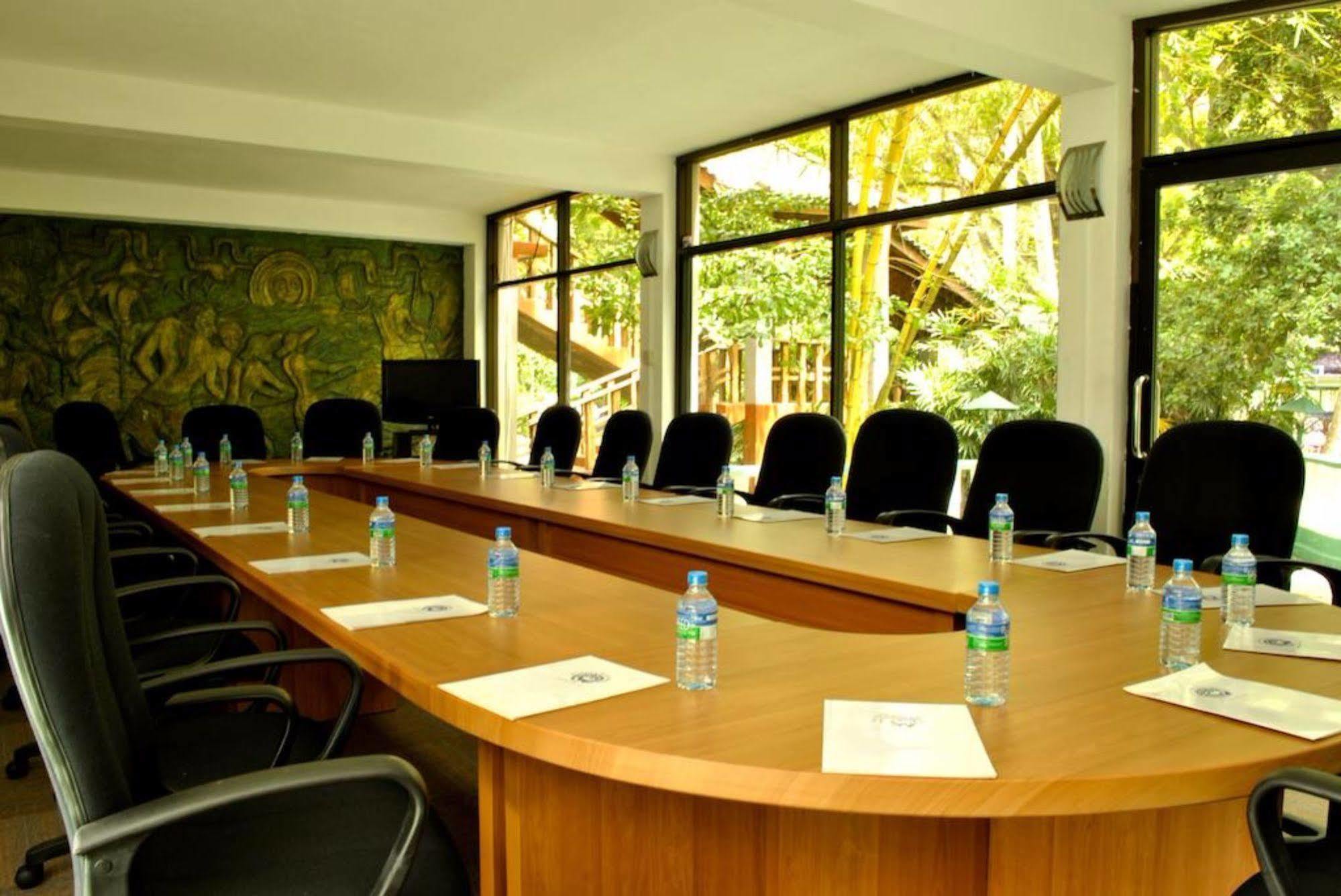 Peacock Beach Hotel Hambantota Esterno foto