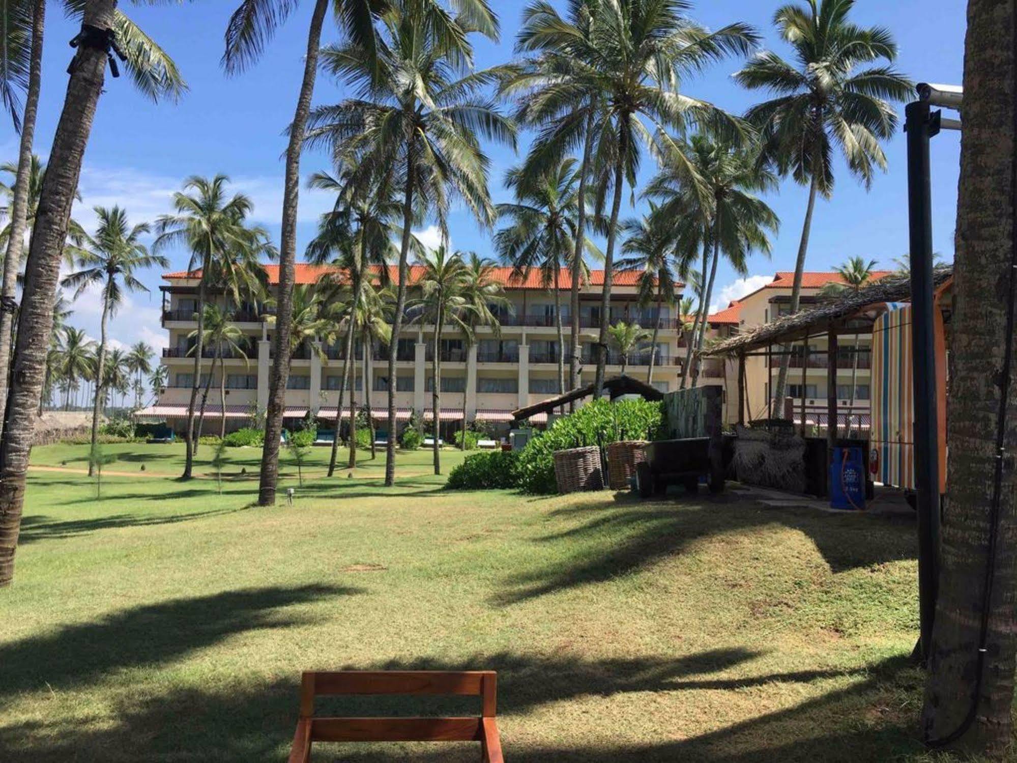 Peacock Beach Hotel Hambantota Esterno foto