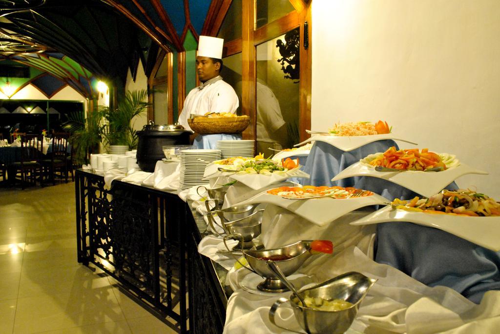 Peacock Beach Hotel Hambantota Esterno foto