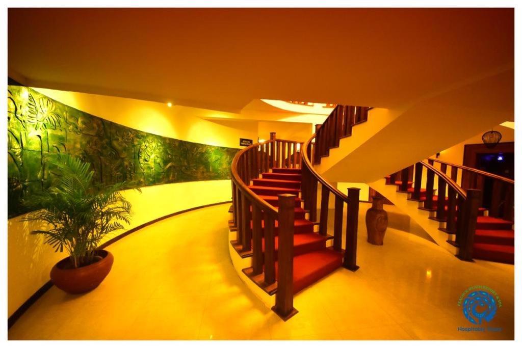 Peacock Beach Hotel Hambantota Esterno foto