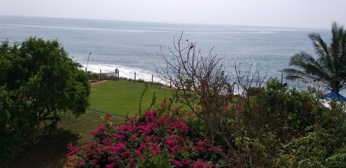 Peacock Beach Hotel Hambantota Esterno foto
