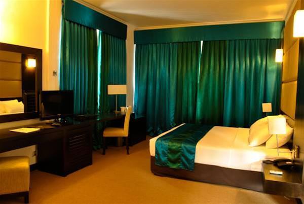 Peacock Beach Hotel Hambantota Esterno foto